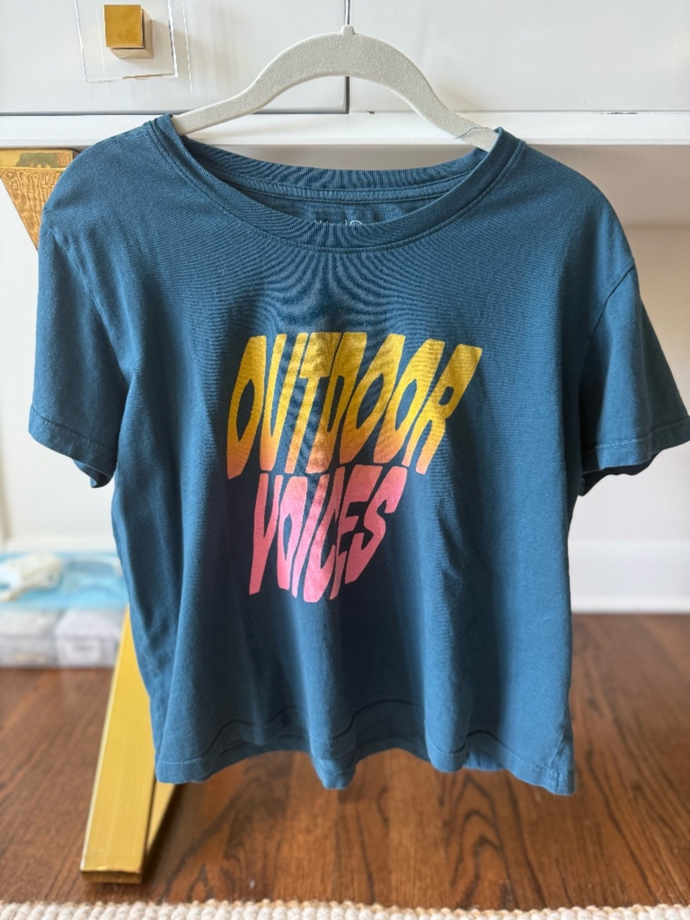 Outdoor Voices Blue Graphic Cropped Tee “Outdoor Voices” Size M